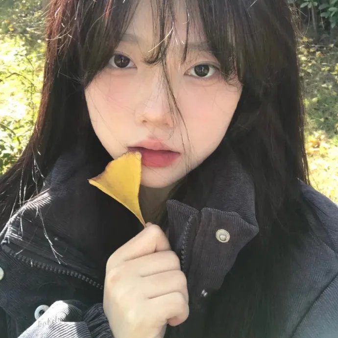 穿黄靴子的女孩